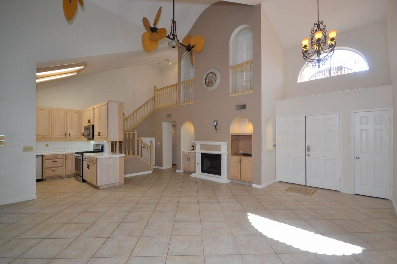 2911 Country Club Dr - Photo 6 of 34