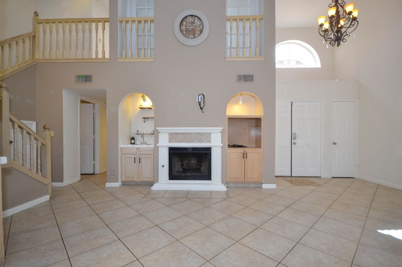2911 Country Club Dr - Photo 7 of 34