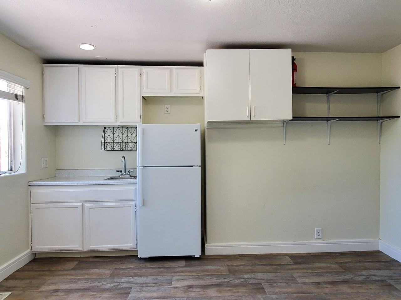 694 S 2nd St #06 - Photo 2 of 6