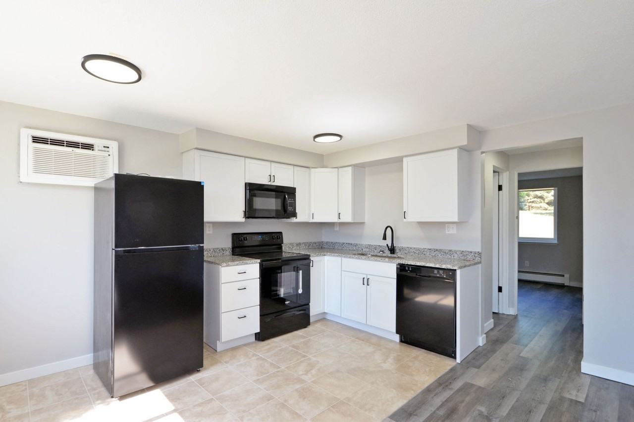 2741 Virginia - CRE - Photo 2 of 10
