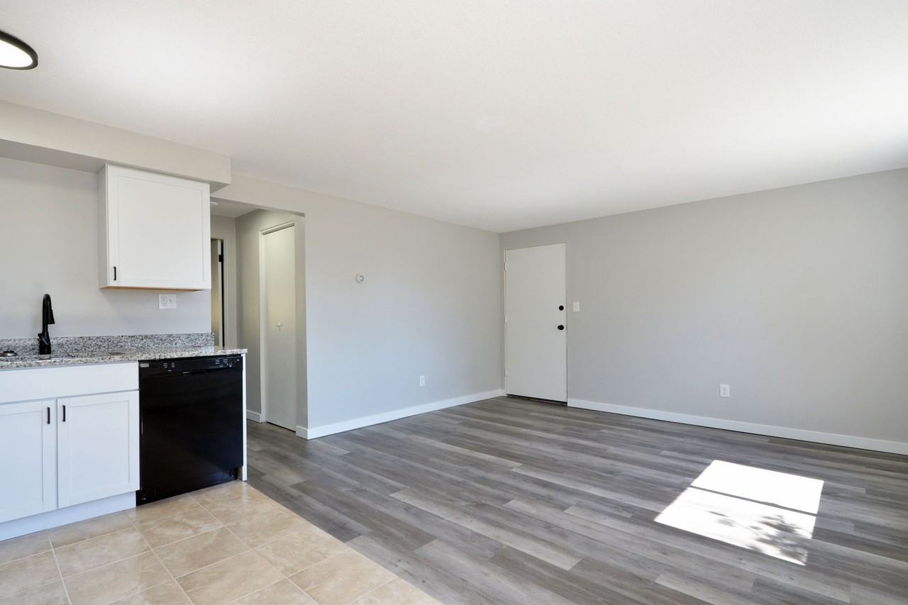 2741 Virginia - CRE - Photo 3 of 10