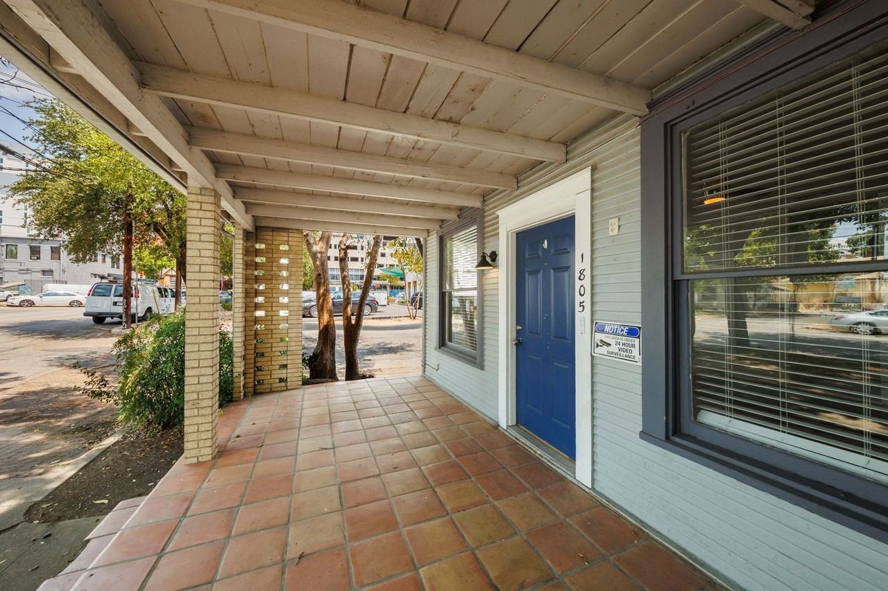 1805 Nueces St - Photo 4 of 37