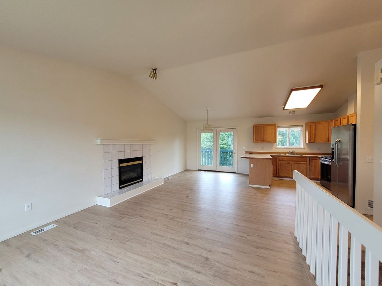 1601 Waterwood Cir - Photo 3 of 15