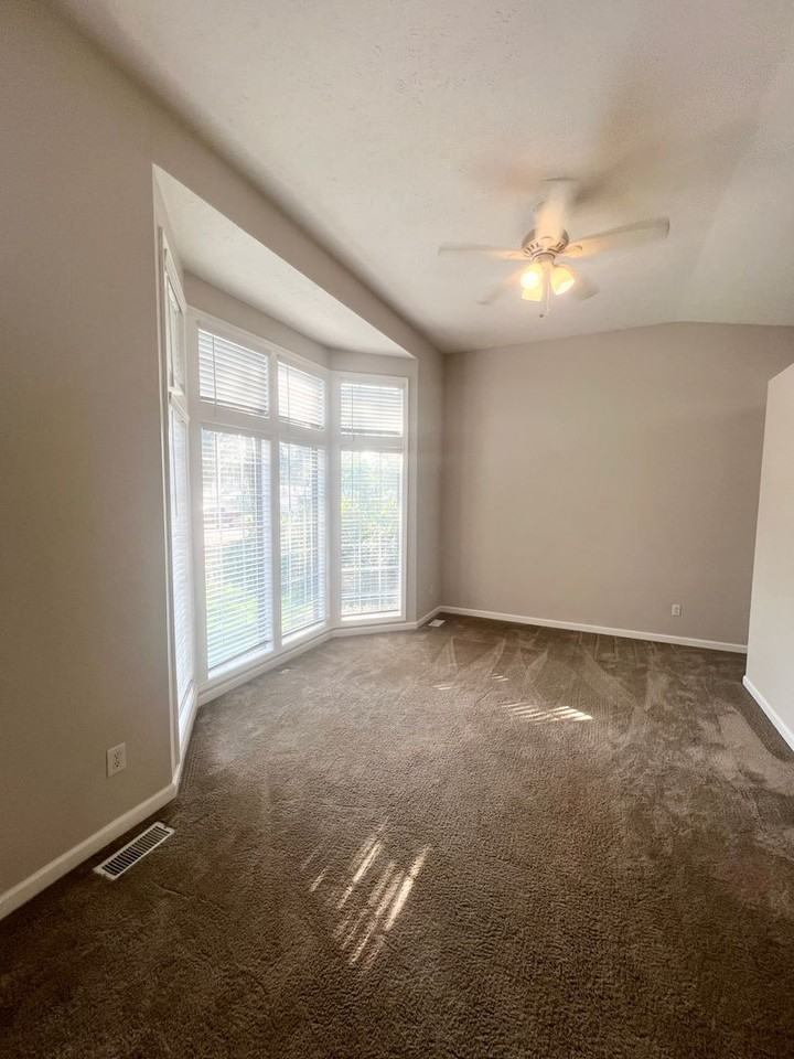 113 E Franklin Dr - Photo 3 of 23