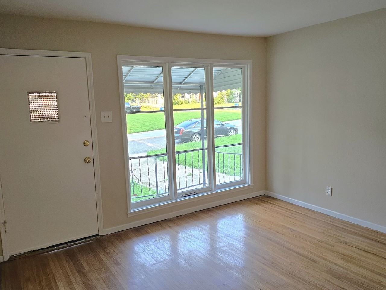 10409 Renfrew Dr - Photo 2 of 22