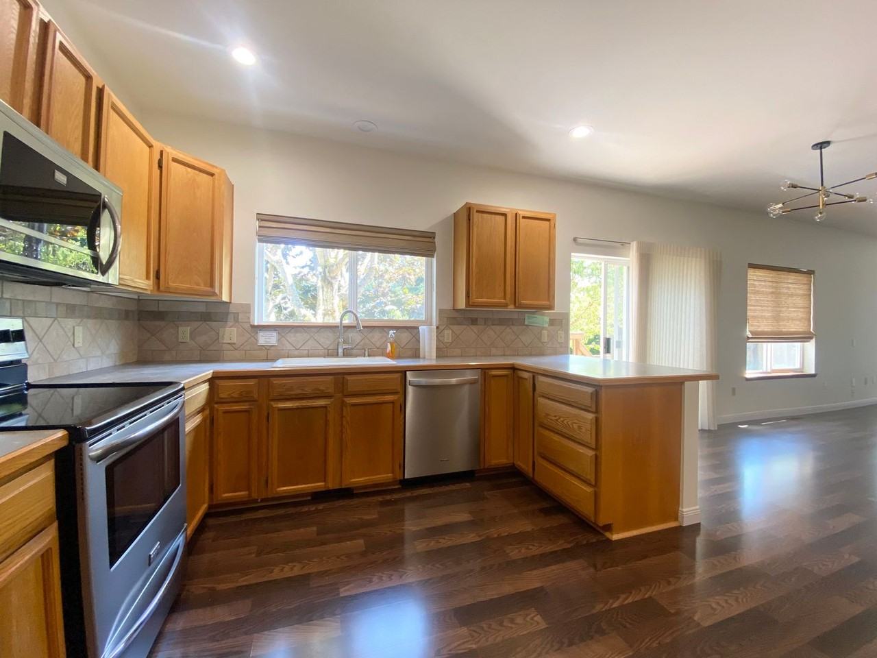 1639 S 374th Ct - Photo 5 of 24