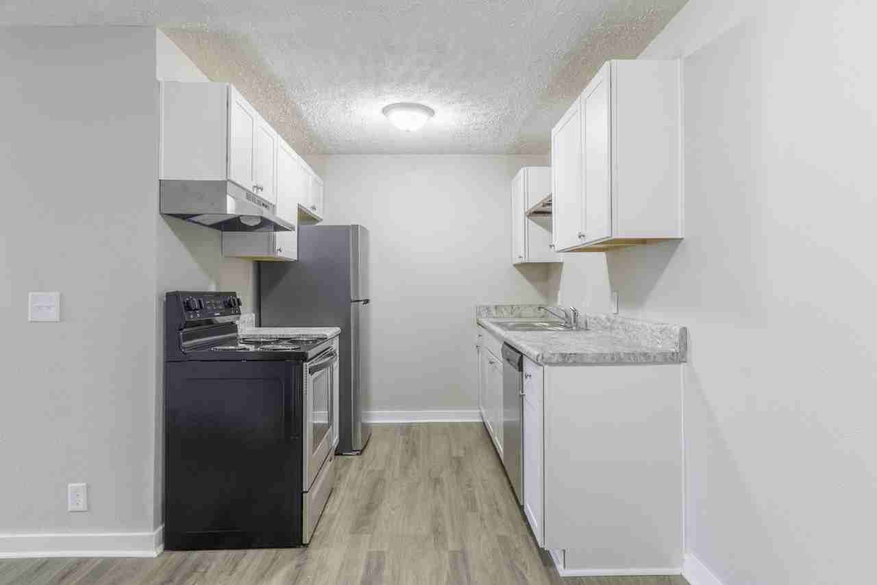 143 Kingsridge Dr - Photo 3 of 14