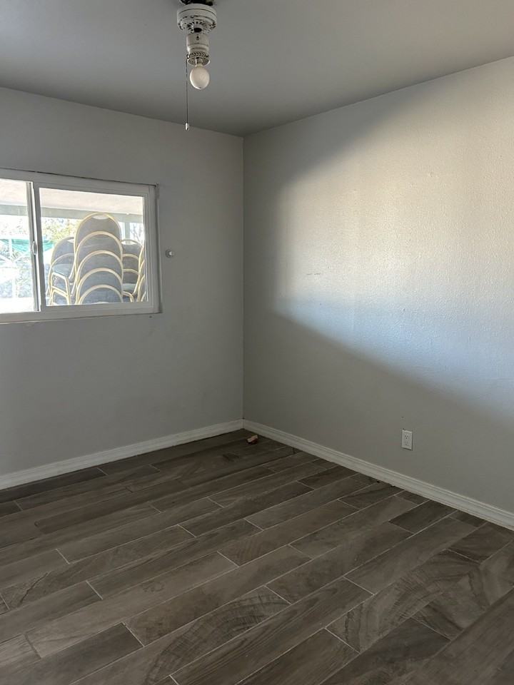 340 Vivian Dr - Photo 3 of 15