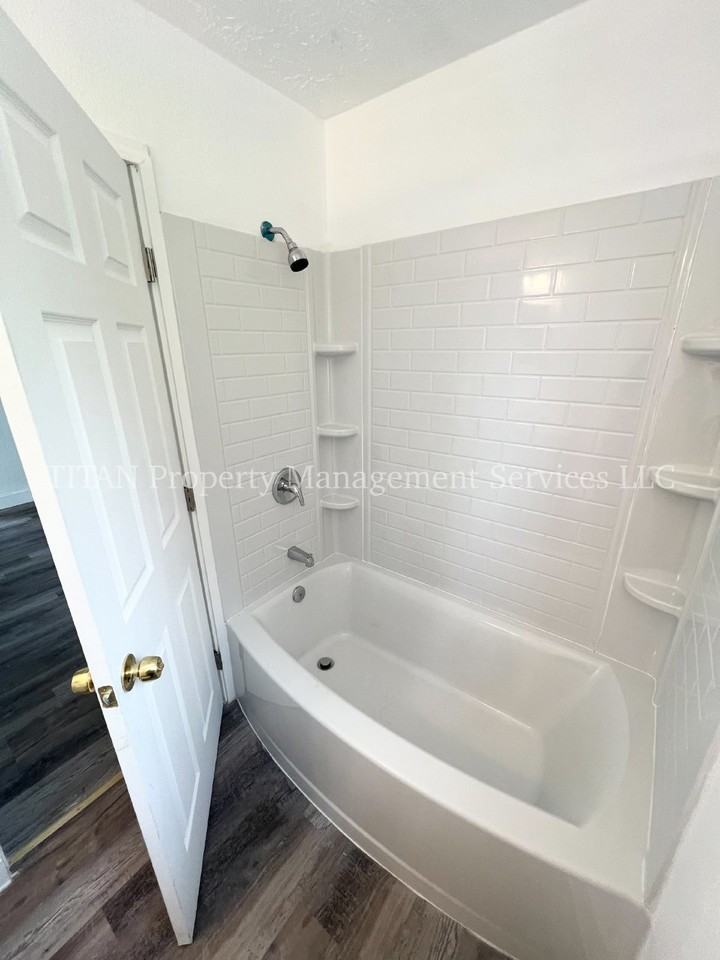 1135 13th St Ne #4 - Photo 5 of 6