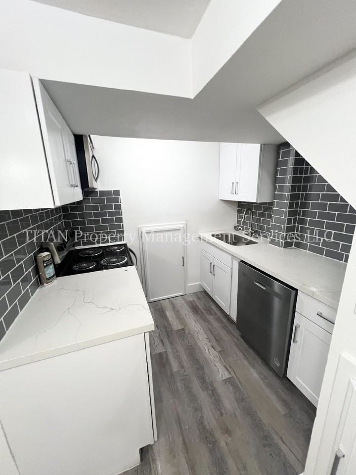 1135 13th St Ne #6 - Photo 2 of 8