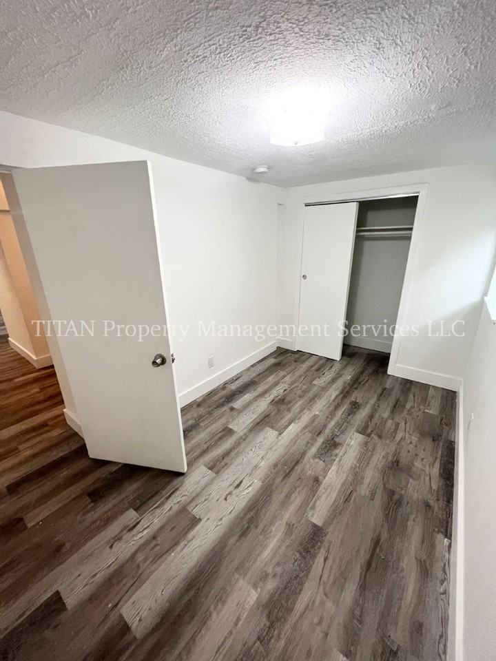 1135 13th St Ne #6 - Photo 5 of 8