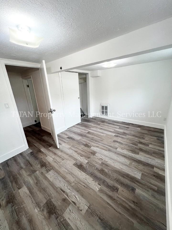 1135 13th St Ne #6 - Photo 6 of 8