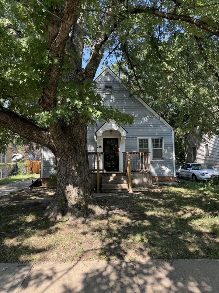 735 S Grove St - Photo 2 of 14