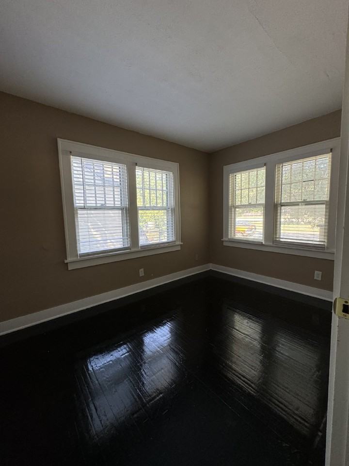 735 S Grove St - Photo 3 of 14