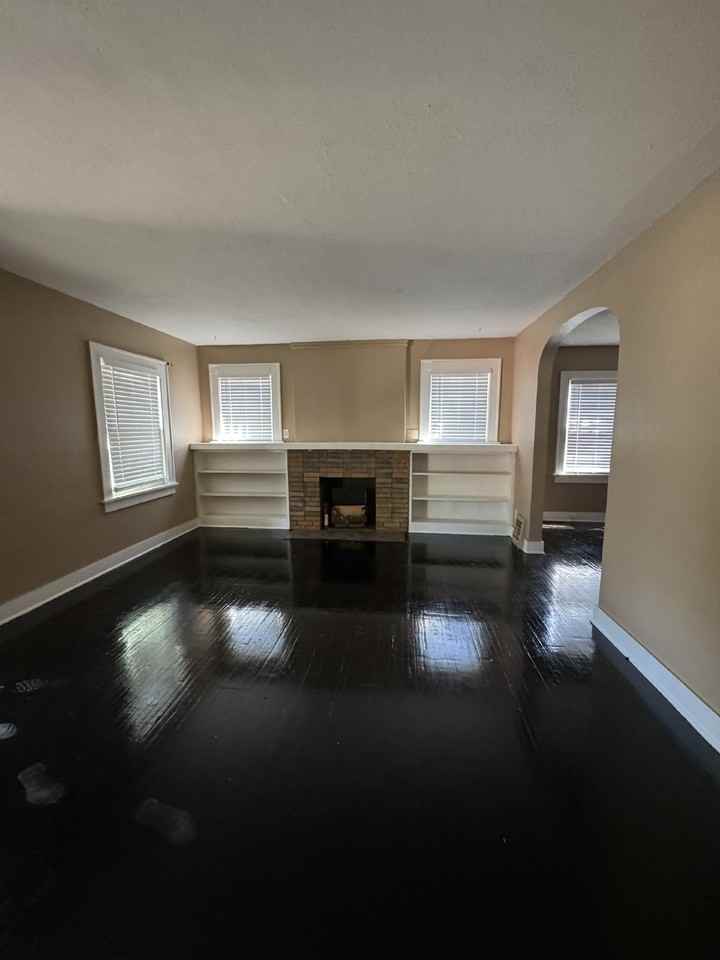 735 S Grove St - Photo 4 of 14