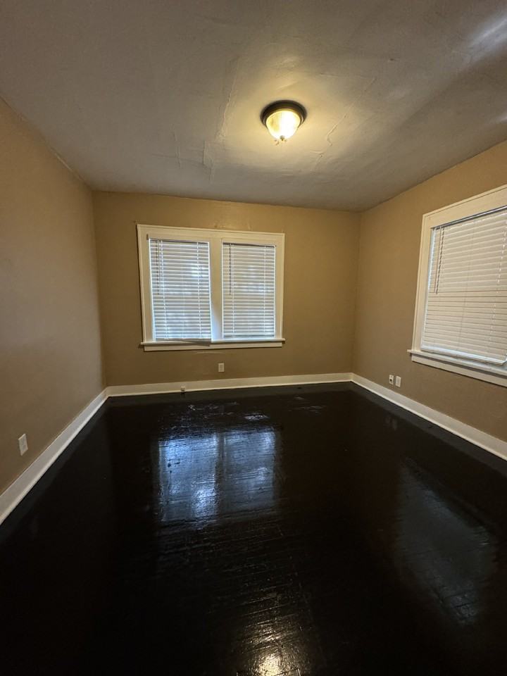 735 S Grove St - Photo 6 of 14