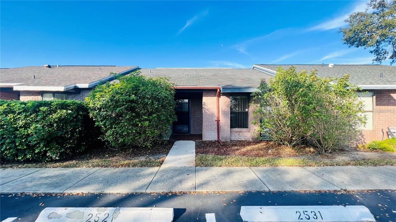 2531 King Oak Cir - Photo 2 of 19