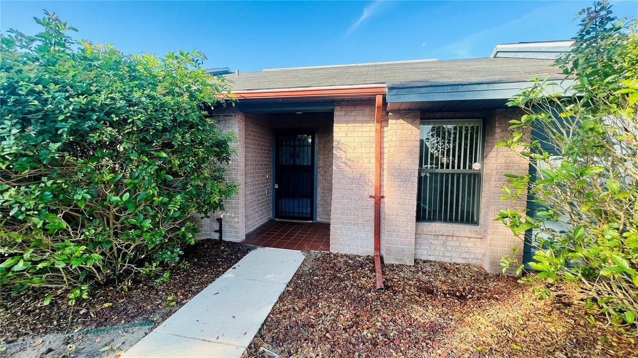2531 King Oak Cir - Photo 3 of 19