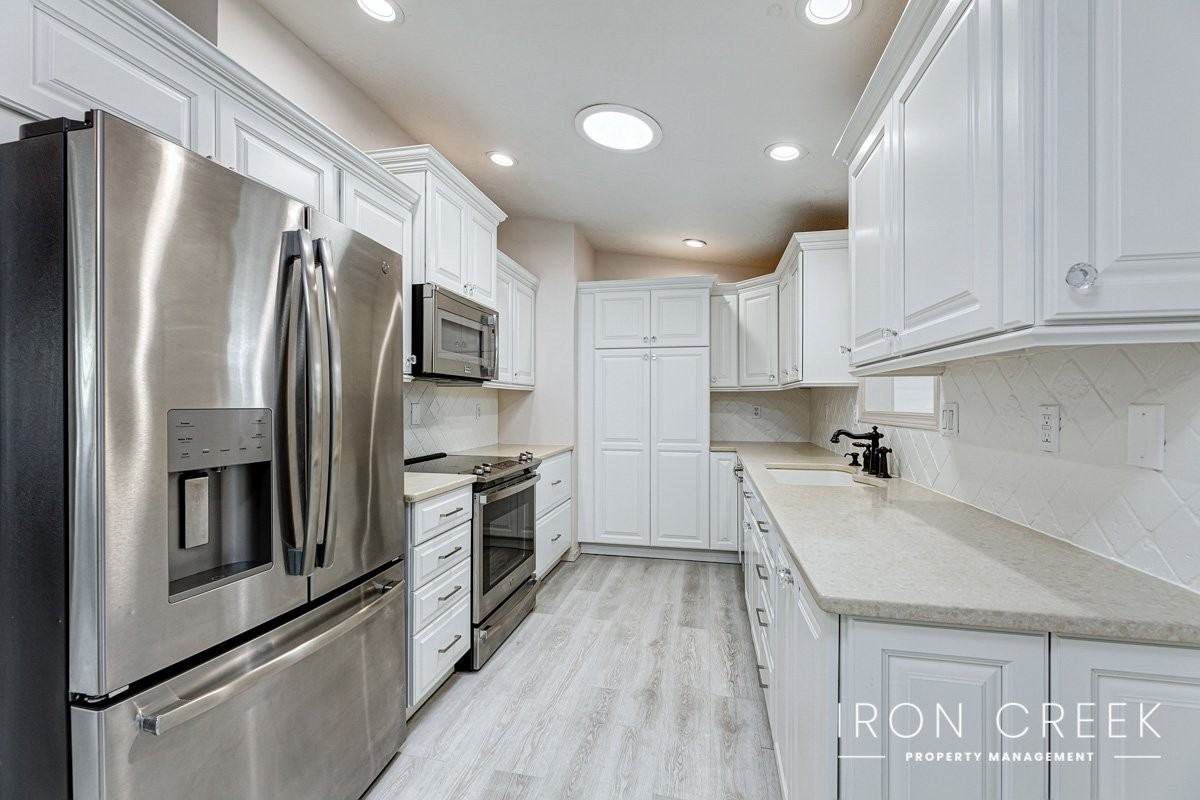 8286 N Willowdale Dr - Photo 3 of 20