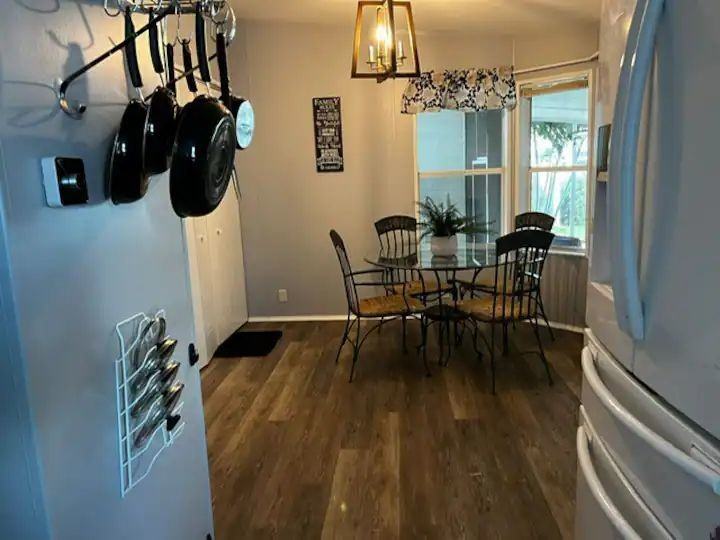 650 Palmetto Dr - Photo 3 of 33