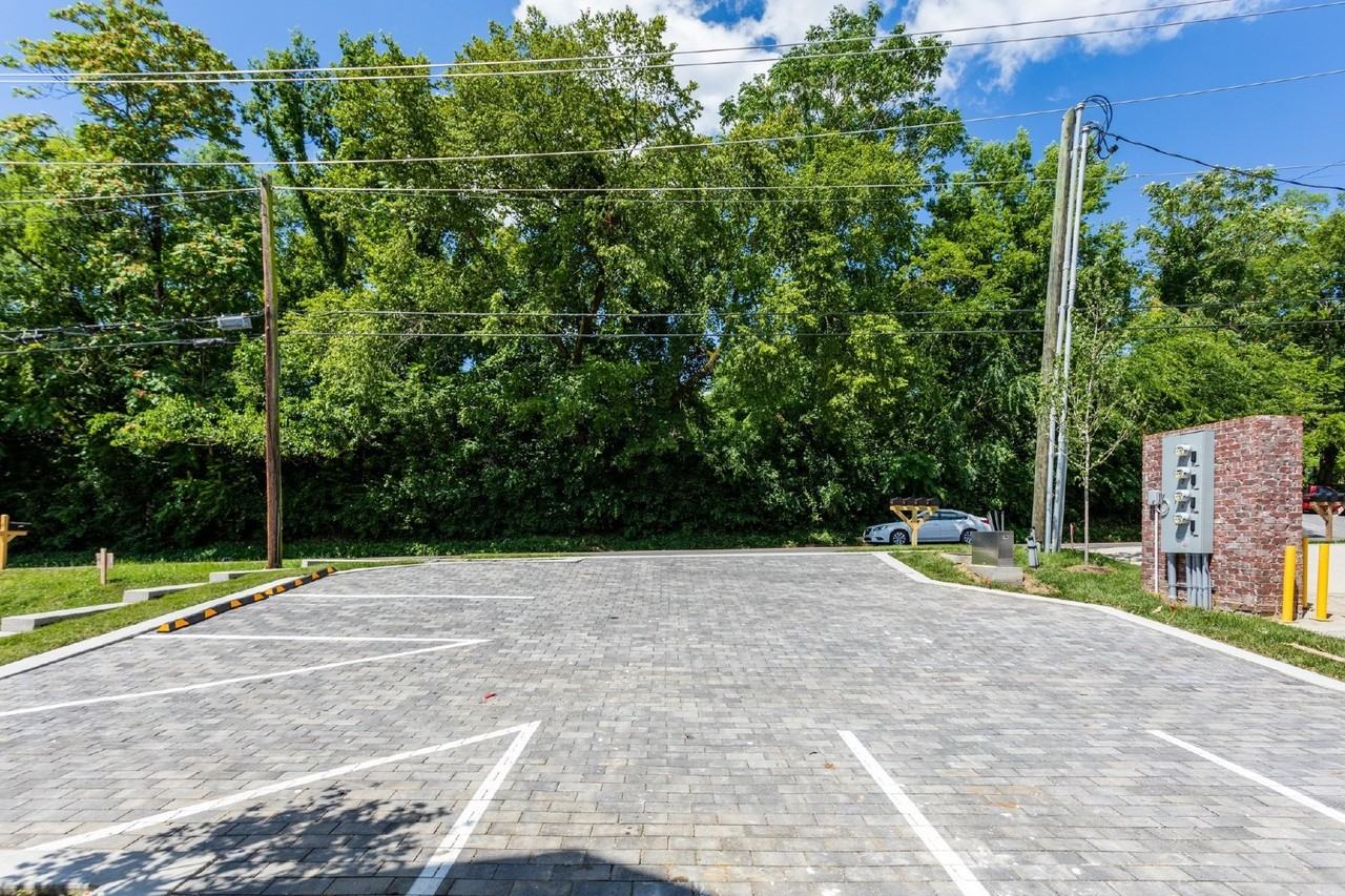 1018 40th Ave N #B - Photo 4 of 28