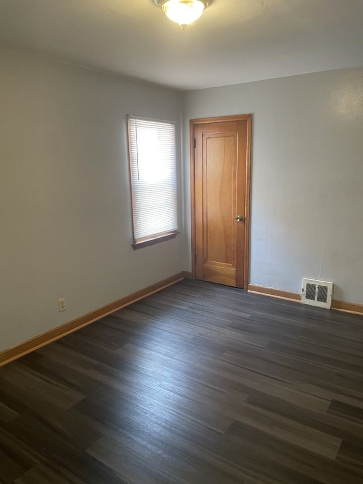 3612 N Sherman Blvd - Photo 5 of 8