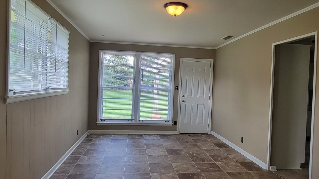 6408 Robinhood Ln Nw - Photo 4 of 41