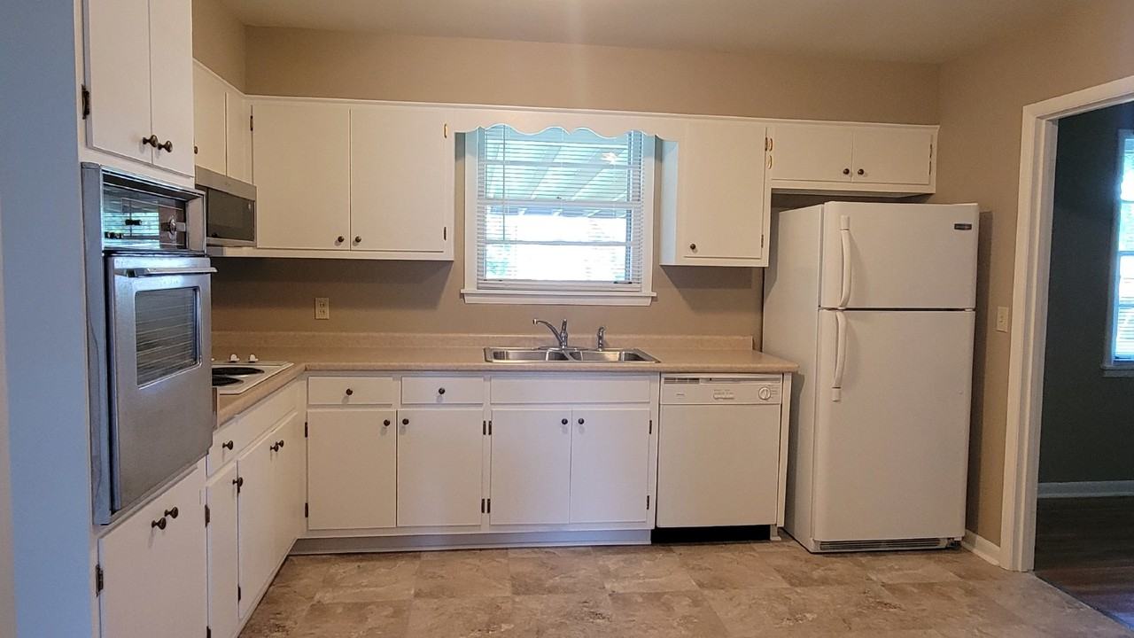 6408 Robinhood Ln Nw - Photo 5 of 41