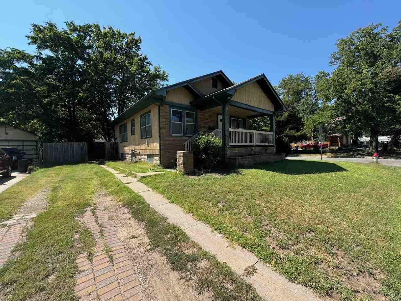 1781 N Jeanette Ave - Photo 2 of 8