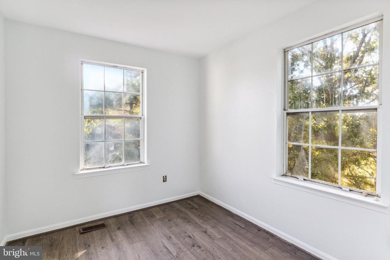 6311 Sunvalley Ter - Photo 2 of 12