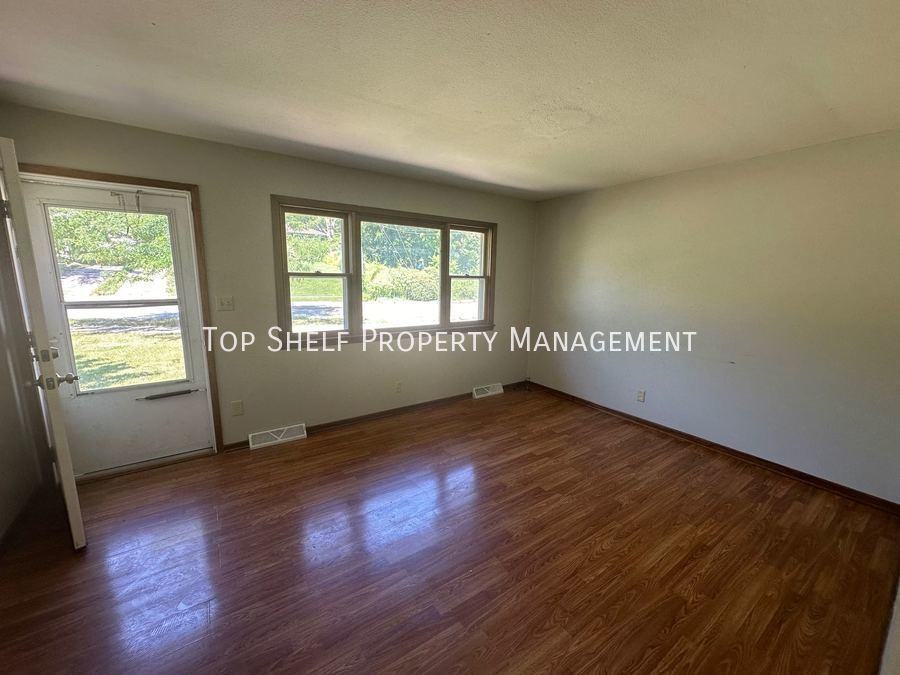 2613 27th Pl - Photo 2 of 11