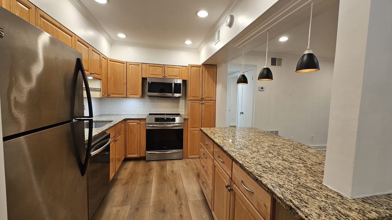 3107 Colonial Way #G - Photo 2 of 18