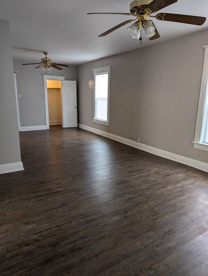 1264 E Dickinson Ave #NA - Photo 3 of 14