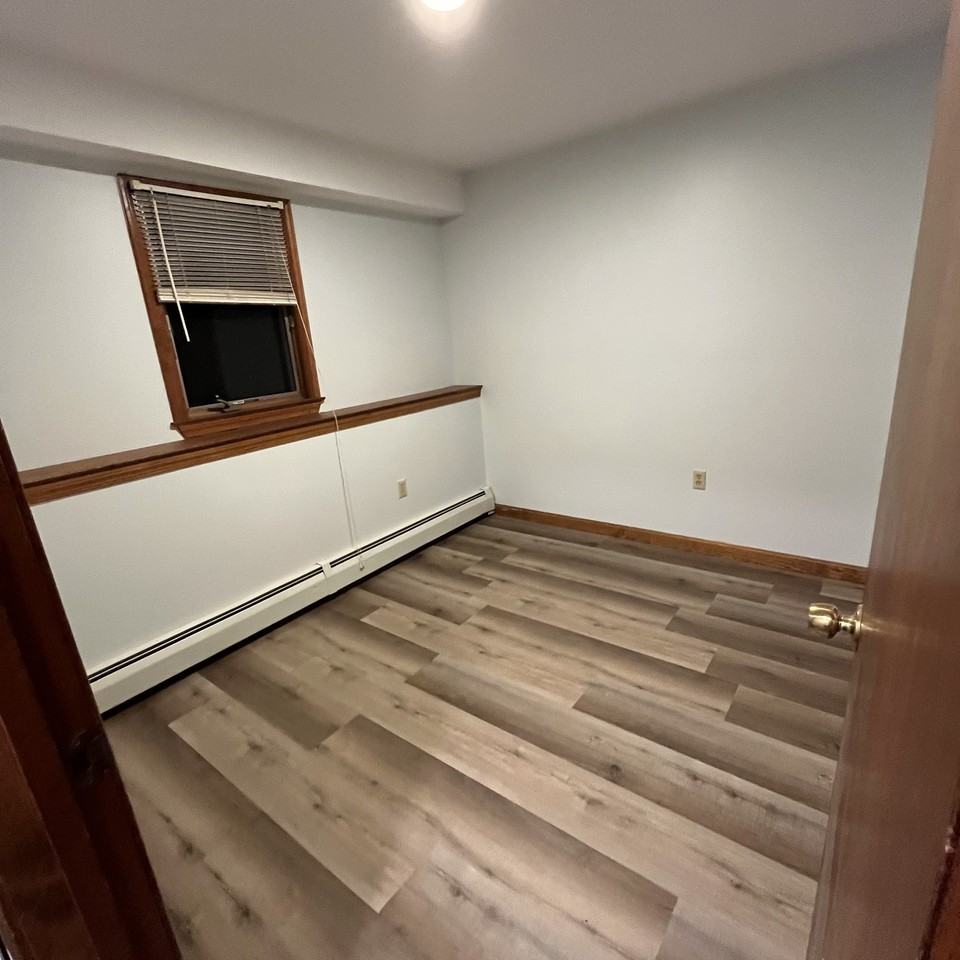 162 Cedar Swamp Rd #B - Photo 3 of 9