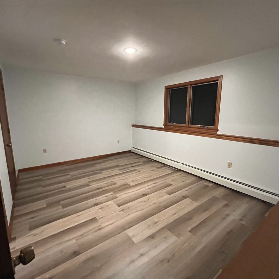 162 Cedar Swamp Rd #B - Photo 5 of 9