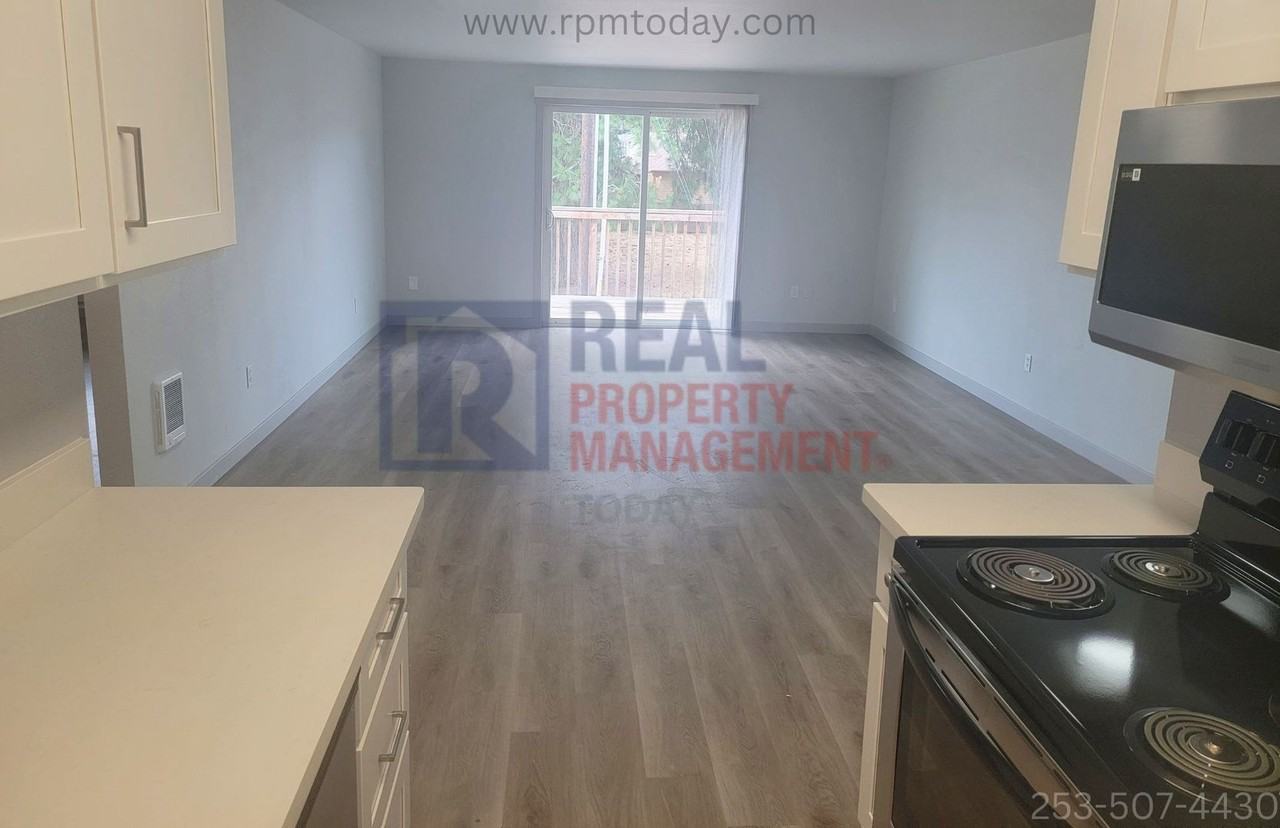 116 173rd St S - & Storage 14 #3 - Photo 2 of 5