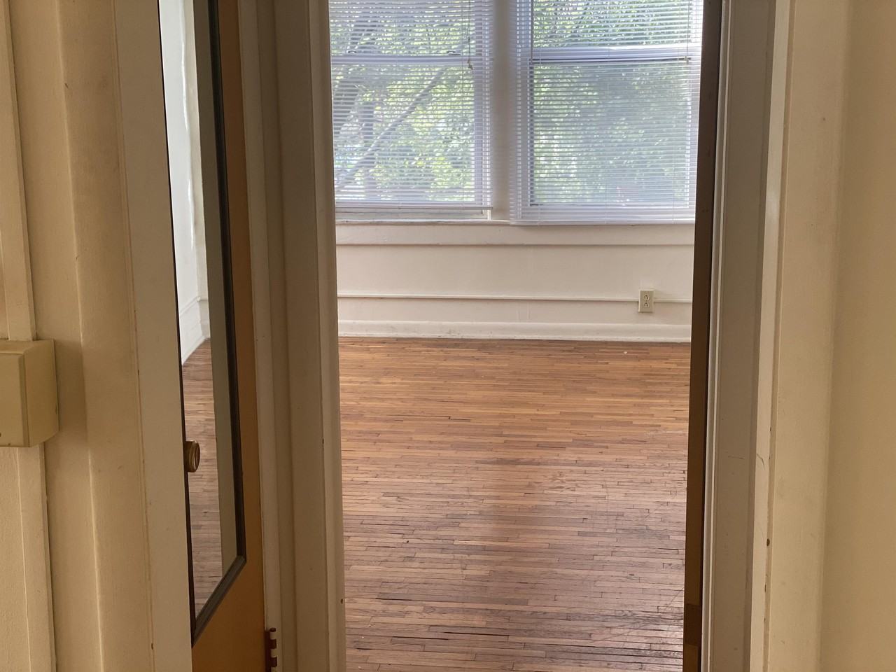 510 West University Avenue - Photo 3 of 19