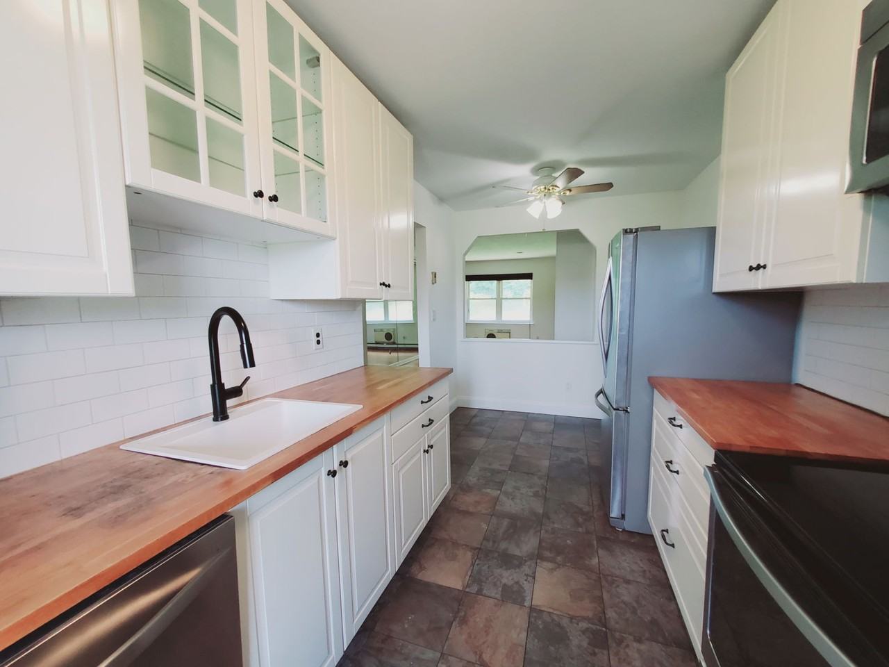 120 Columbus Pl #Q - Photo 2 of 8