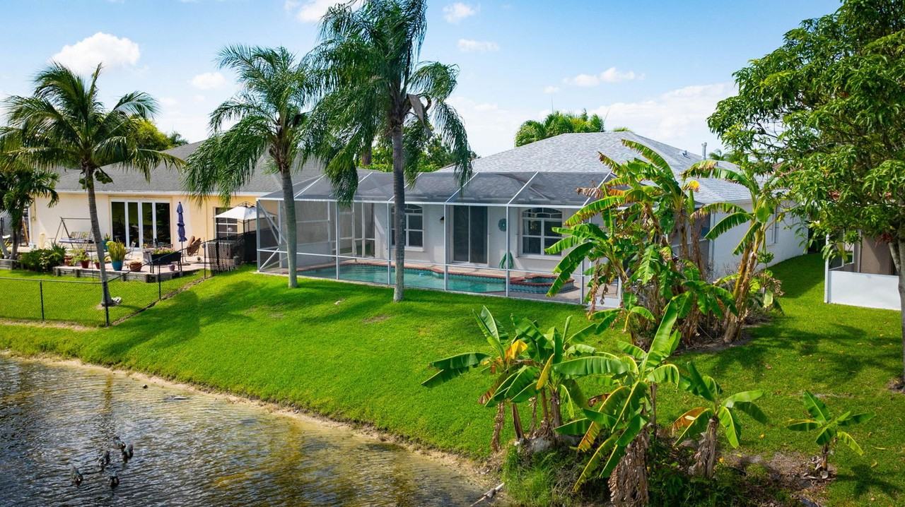 Fairway Cir - Photo 3 of 8