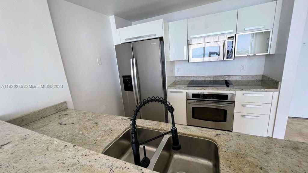 601 Ne 36th St #1111 - Photo 2 of 8