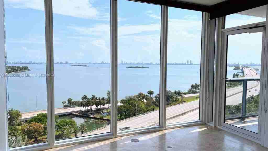 601 Ne 36th St #1111 - Photo 3 of 8