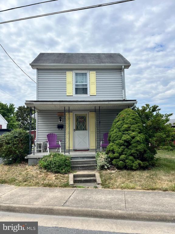 632 E Queen St - Photo 2 of 29