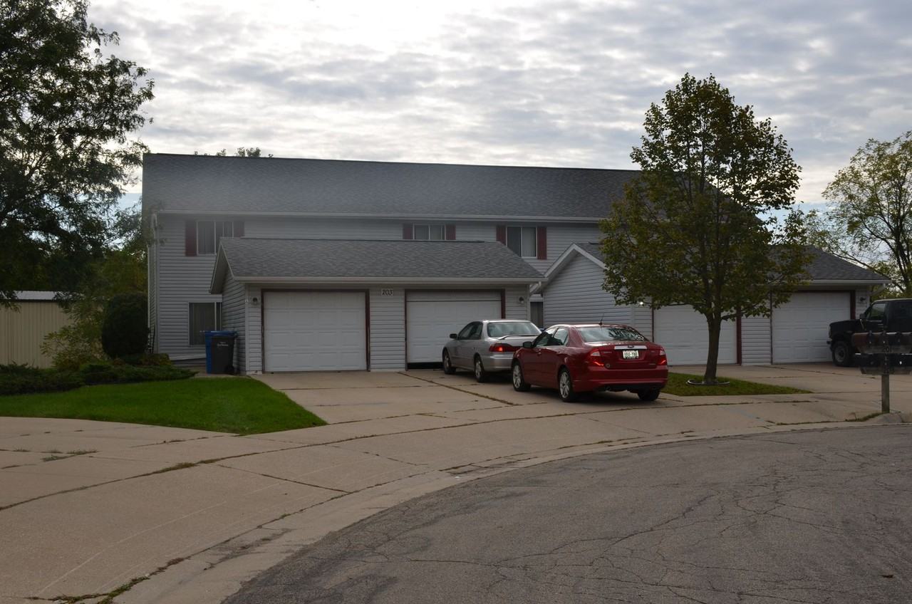 Sunnyfield Townhomes, LLC - Photo 2 of 3