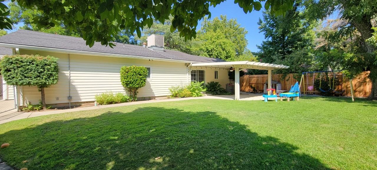 2285 Paris Ave - Photo 2 of 34