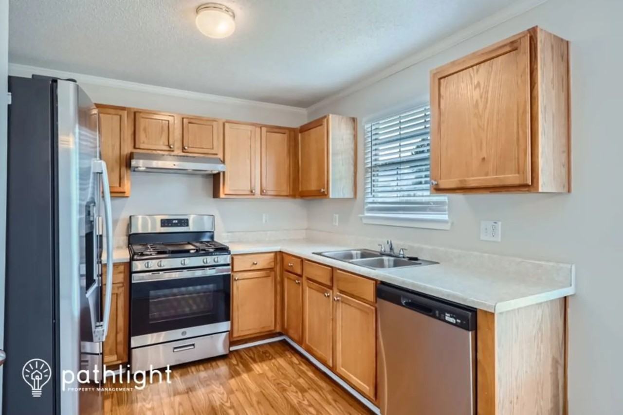 701 Brentwood Pkwy - Photo 2 of 20