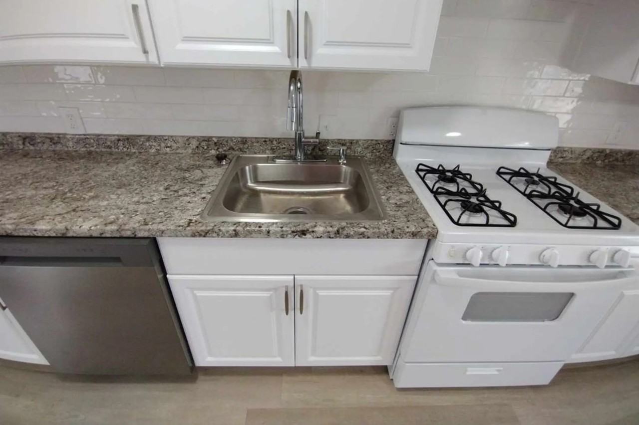5093 Yorkshire Dr - Photo 2 of 16