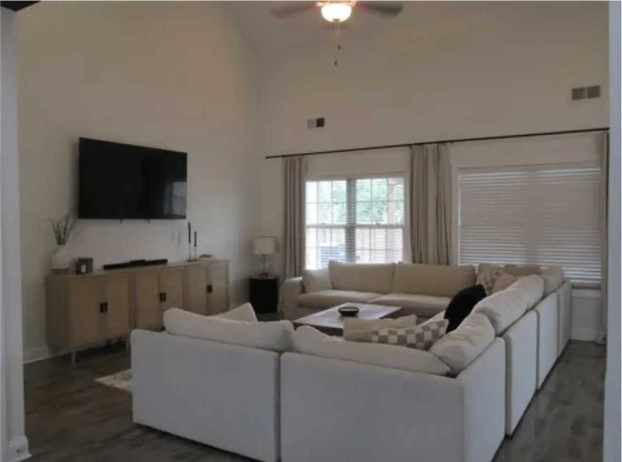 725 Laurel Ln - Photo 2 of 12