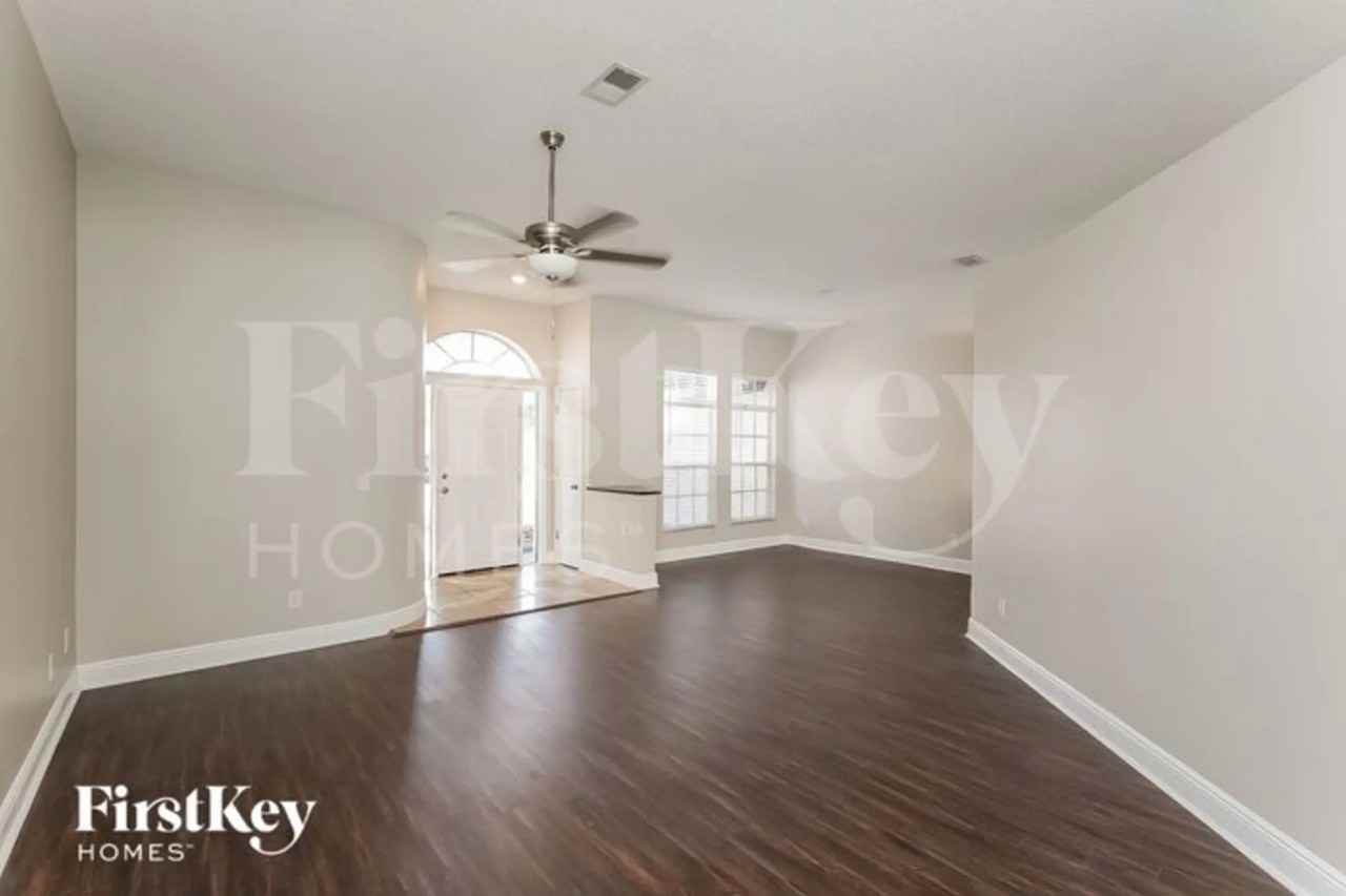 28721 Cottagewood Dr - Photo 2 of 16