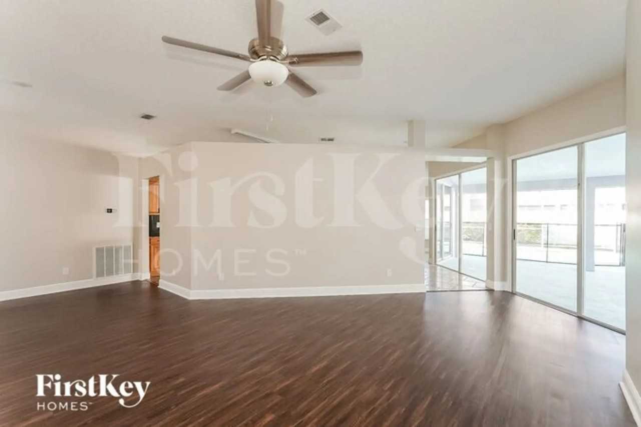 28721 Cottagewood Dr - Photo 3 of 16