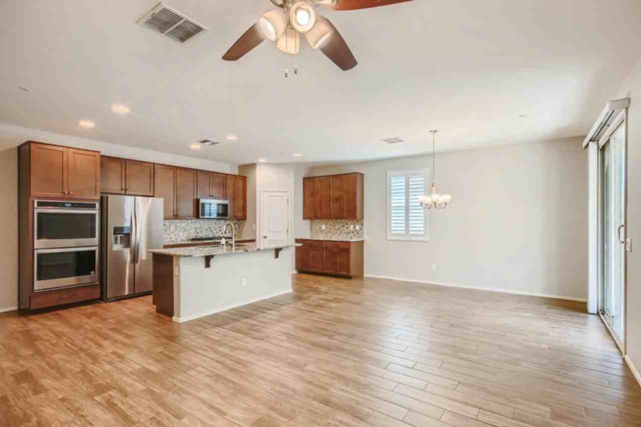 1353 N Balboa - Photo 2 of 13